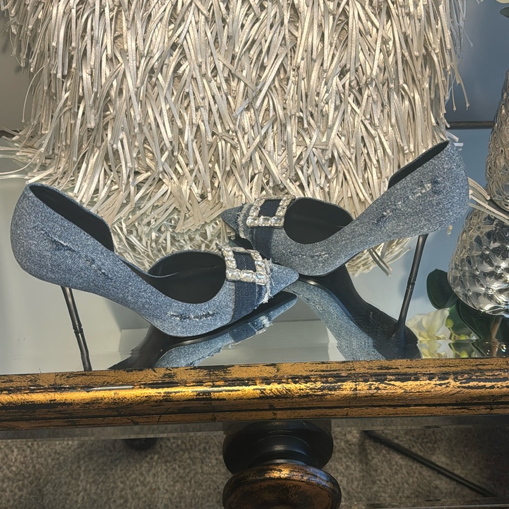 Denim Distressed Pump